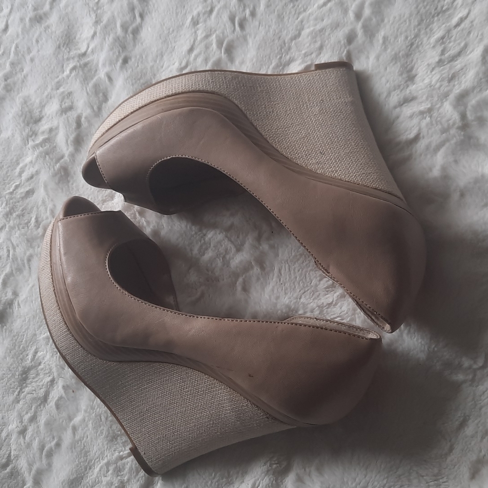 Jennifer Lopez wedges size 9.5